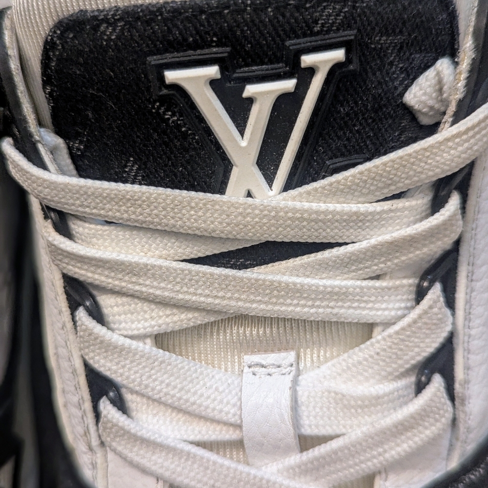 Louis Vuitton Trainers White and Black Sneakers Classic Design - Picture 10 of 10